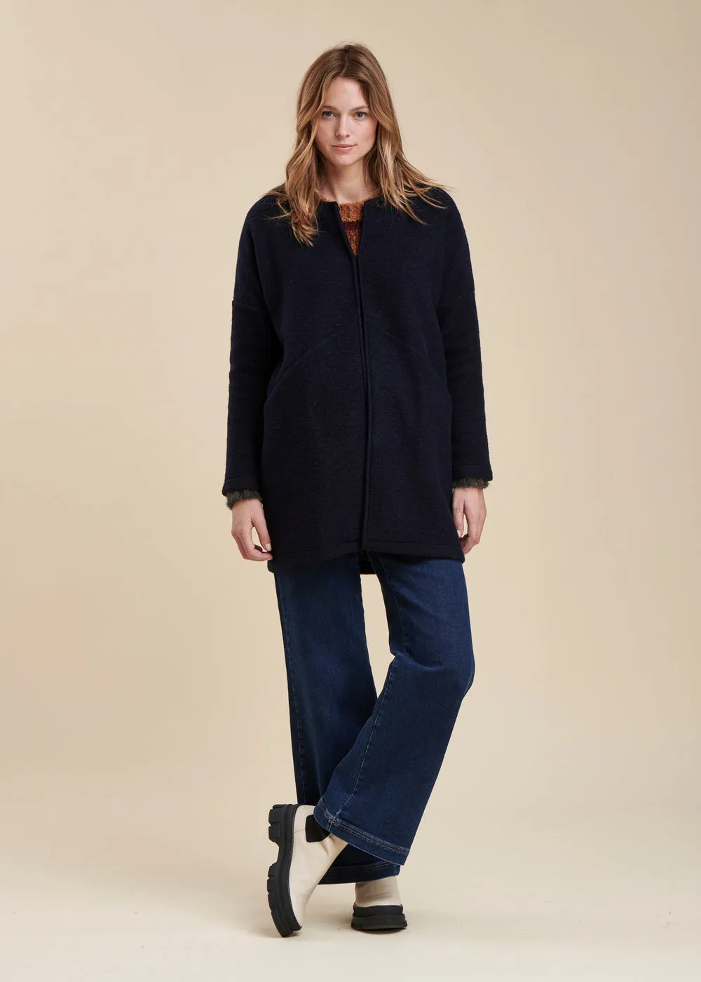 Manteau bleu marine esprit gilet en maille bouillie